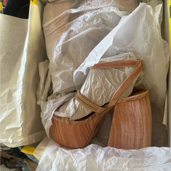 Circus NY - Nude Pink Platform Block Heel Sandals - Picture 6 of 8